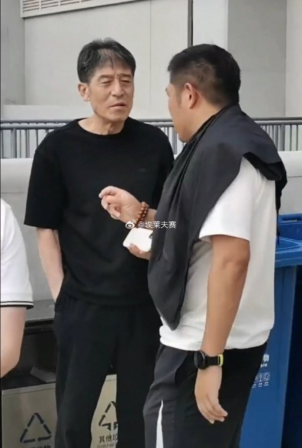 前国安主指导教练员李章洙抵达工体观赛国安vs玉昆
